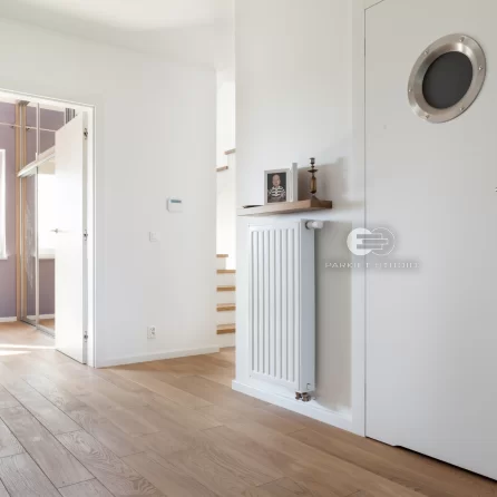 DRZWI TAFLA BULAJ STALOWY ŁAZIENKOWE - OŚCIEŻNICA STANDARD - OPASKI 80MM - PODCIECIE ŁAZIENKOWE - KOLOR BIAŁY RAL 9003 SATYNA - ZAWIASY UKRYTE