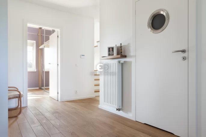 DRZWI TAFLA BULAJ STALOWY ŁAZIENKOWE - OŚCIEŻNICA STANDARD - OPASKI 80MM - PODCIECIE ŁAZIENKOWE - KOLOR BIAŁY RAL 9003 SATYNA - ZAWIASY UKRYTE