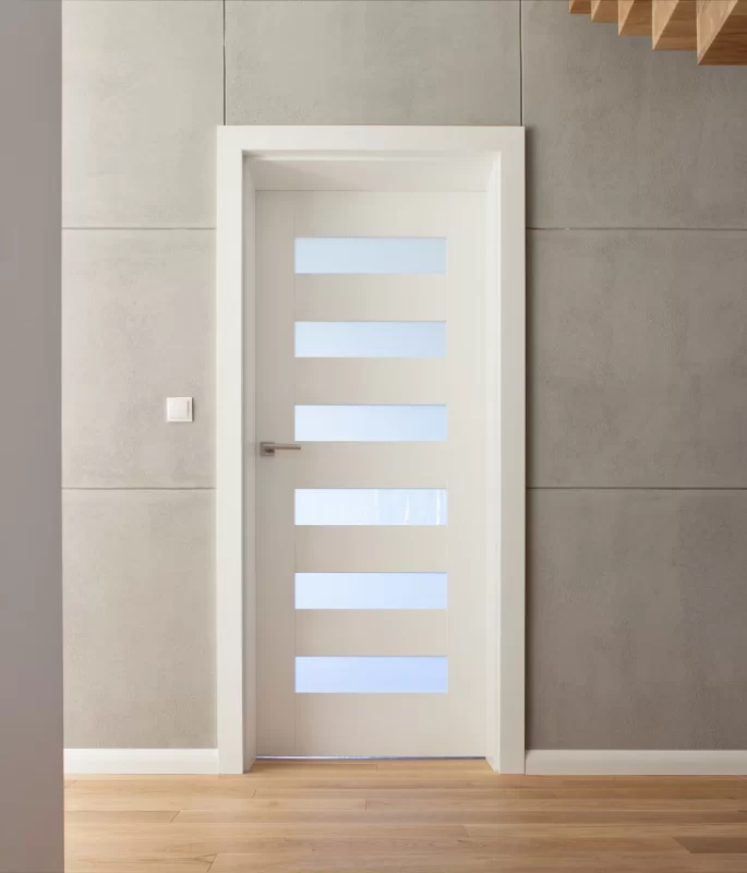 DRZWI KOMFORT K1 - SZKŁO MLECZNE BEZPIECZNE - KOLOR BIAŁY RAL 9003 - OŚCIEŻNICA STANDARD 80MM - ZAWIASY CHOWANE