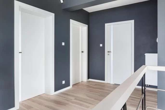 DRZWI LAGRUS VERTICAL V4 BIAŁE RAL 9003