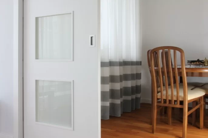 Drzwi białe suwane Polar 1053