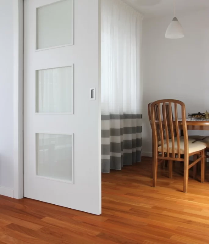 Drzwi białe suwane Polar 1053