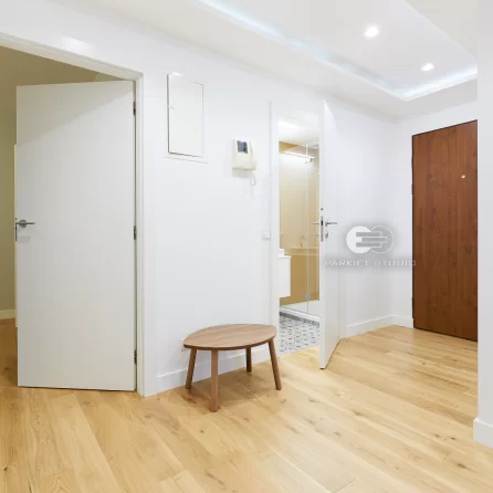 DRZWI TAFLA T1 - OŚCIEŻNICA 90 ST- OPASKI 80MM - LAKIER BIAŁY RAL 9003 - ZAWIASY CHOWANE