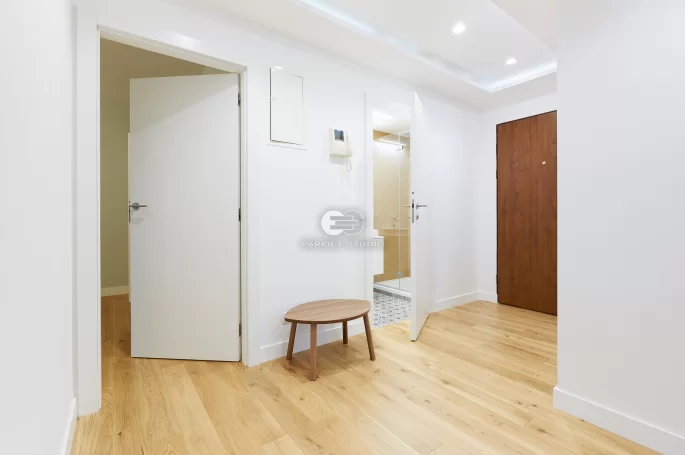 DRZWI TAFLA T1 - OŚCIEŻNICA 90 ST- OPASKI 80MM - LAKIER BIAŁY RAL 9003 - ZAWIASY CHOWANE