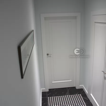 DRZWI KLASIK 01 - OŚCIEŻNICA REGULOWANA - OPASKI 80MM - KOLOR BIAŁY RAL 9003 SATYNA - ZAWIASY UKRYTE