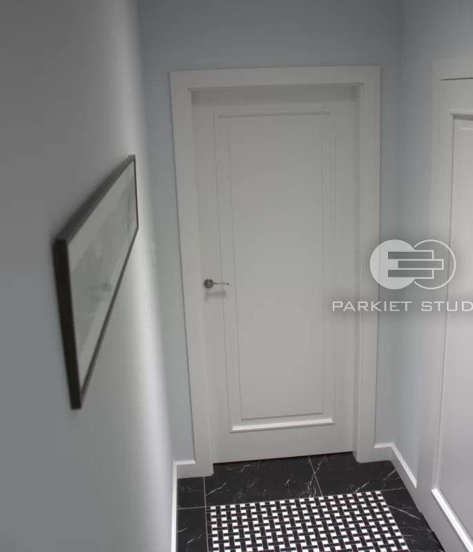 DRZWI KLASIK 01 - OŚCIEŻNICA REGULOWANA - OPASKI 80MM - KOLOR BIAŁY RAL 9003 SATYNA - ZAWIASY UKRYTE