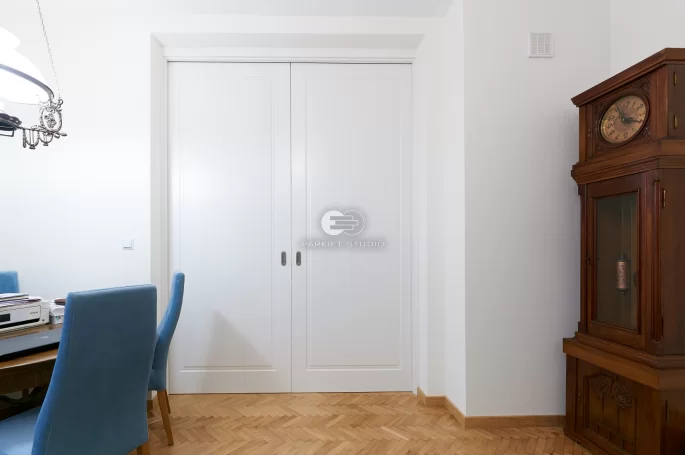 DRZWI SOFT S1 - OŚCIEŻNICA STANDARD 90 ST- OPASKI 80MM - LAKIER SATYNA BIAŁY RAL 9003 - PRZESUWNE W KASECIE