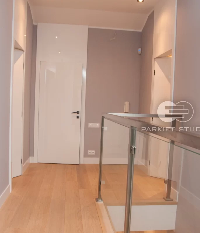 GLASS DOOR T1 - ELEVATED FRAME TOWER - 80MM STRIPS - WHITE RAL 9003 GLOSS COLOR - CONCEALED HINGES