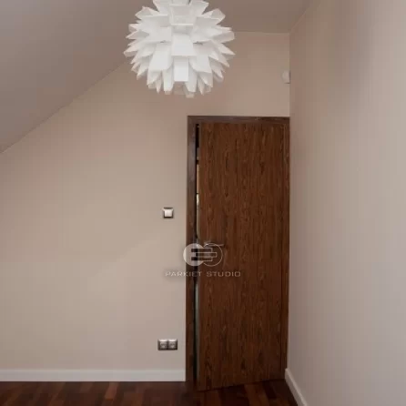 DRZWI TAFLA T1 - OŚCIEŻNICA SKOS 45 ST- OPASKI 80MM - FORNIR PALISANDER - ZAWIASY CHOWANE