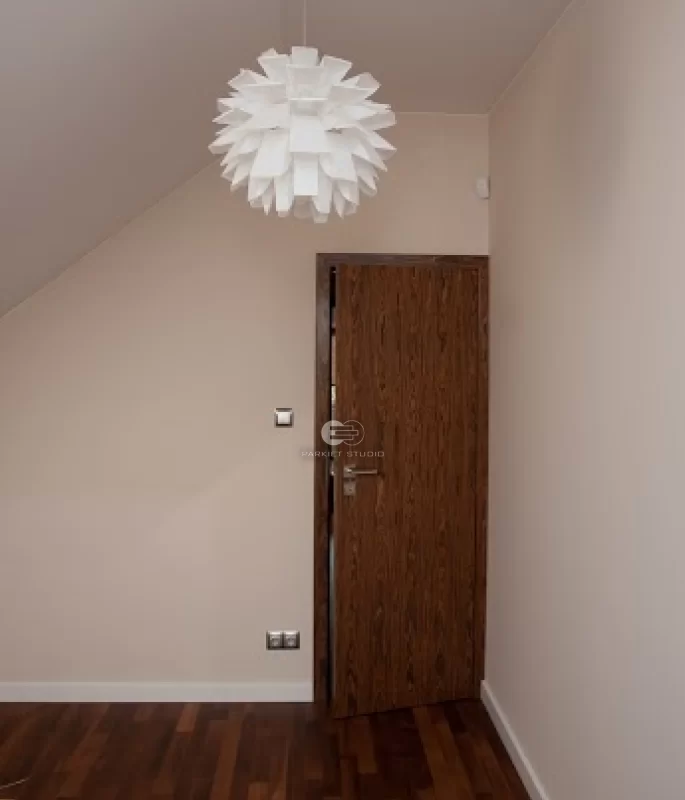 DRZWI TAFLA T1 - OŚCIEŻNICA SKOS 45 ST- OPASKI 80MM - FORNIR PALISANDER - ZAWIASY CHOWANE