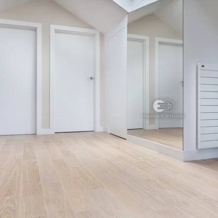 DRZWI TAFLA T1 - OŚCIEŻNICA STANDARD 80MM - KOLOR BIAŁY RAL 9003 - ZAWIASY CHOWANE