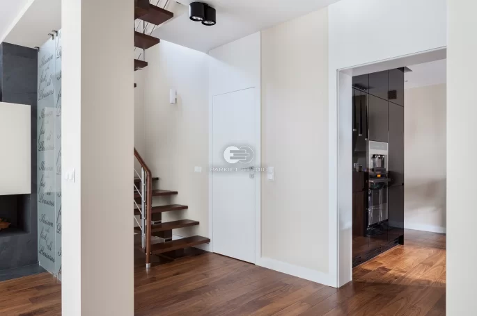 DRZWI TAFLA T1 - OŚCIEŻNICA PODWYŻSZONA TOWER OPASKI 80MM - KOLOR BIAŁY RAL 9003 - ZAWIASY CHOWANE