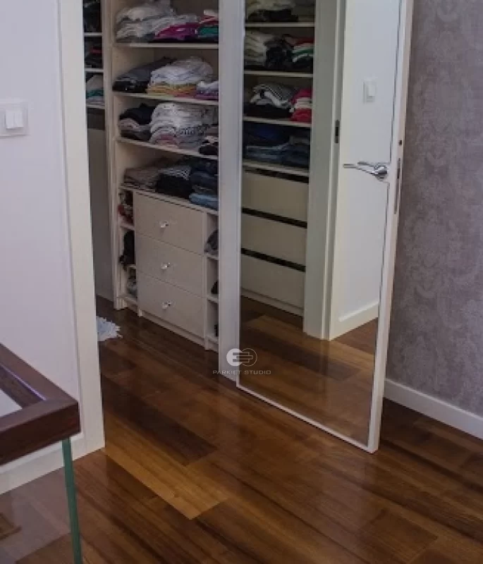 DRZWI TAFLA T1 Z NAKLEJONYM LUSTREM - OŚCIEŻNICA STANDARD 80MM - KOLOR BIAŁY RAL 9010 POŁYSK - ZAWIASY CHOWANE