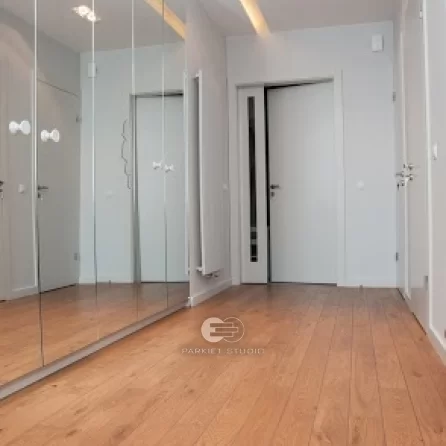 DRZWI TAFLA T1 Z NAŚWIETLEM BOCZNYM - OŚCIEŻNICA STANDARD 80MM - KOLOR BIAŁY RAL 9003 - ZAWIASY CHOWANE