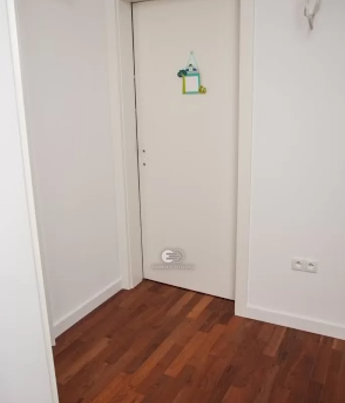 DRZWI TAFLA T1 - OŚCIEŻNICA STANDARD 80MM - KOLOR BIAŁY RAL 9010 - ZAWIASY CHOWANE