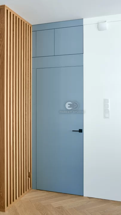 Drzwi JAGRAS w ukrytej ościeżnicy z kolekcji SKRIVEN w zabudowie meblowej