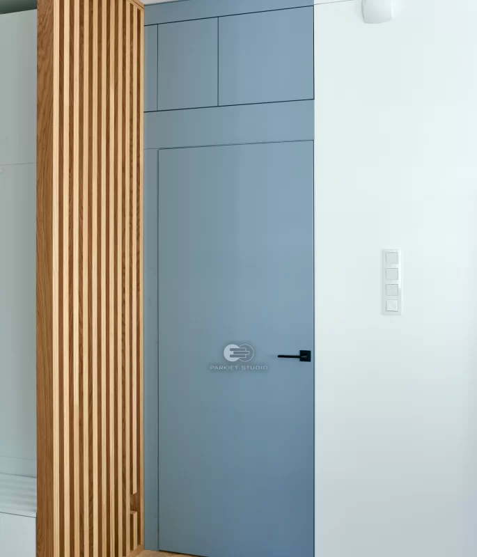 Drzwi JAGRAS w ukrytej ościeżnicy z kolekcji SKRIVEN w zabudowie meblowej