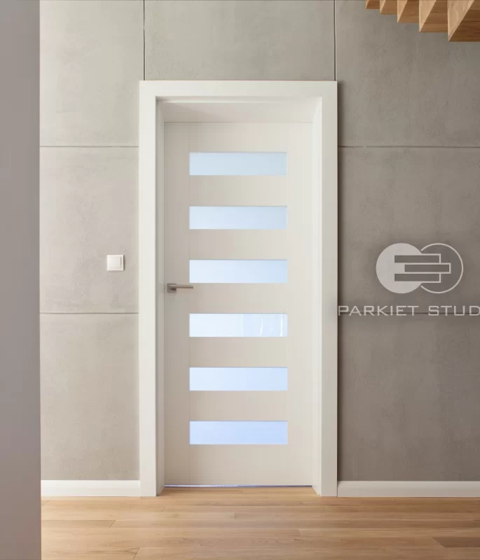 DRZWI KOMFORT K1-SZKŁO MLECZNE BEZPIECZNE-KOLOR BIAŁY RAL 9003-OŚCIEŻNICA STANDARD 80MM-ZAWIASY WIDOCZNE INOX