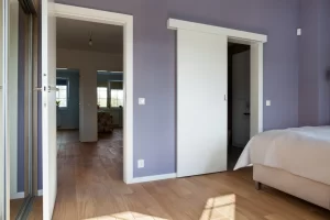 Drzwi przesuwne naścienne